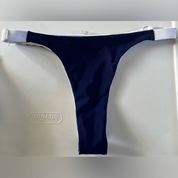 Chic Blue White Halter Thong Bikini Set - Picture 4 of 10